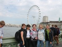 20  20.	Naše pani profesorky pred London Eye.